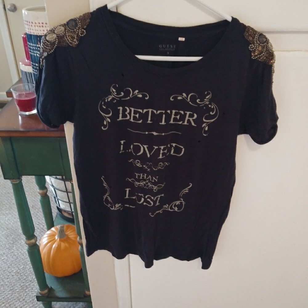 Guess embellished shoulder graphic tee sz s